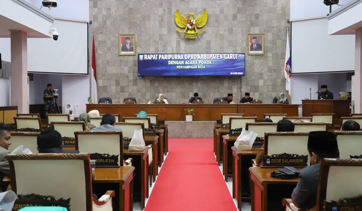 Pj. Bupati Garut Sampaikan Nota LPP APBD Tahun 2023 Dalam Rapat Paripurna DPRD Kabupaten Garut