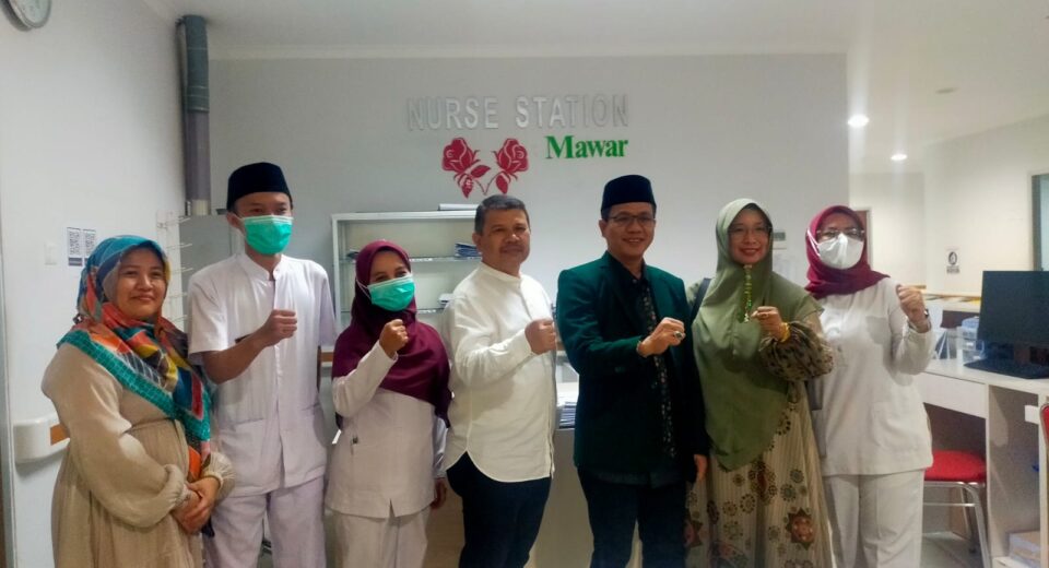 Bupati Bandung Bagikan Ratusan Paket Daging Kurban dan Sumbangkan Hewan Kurban