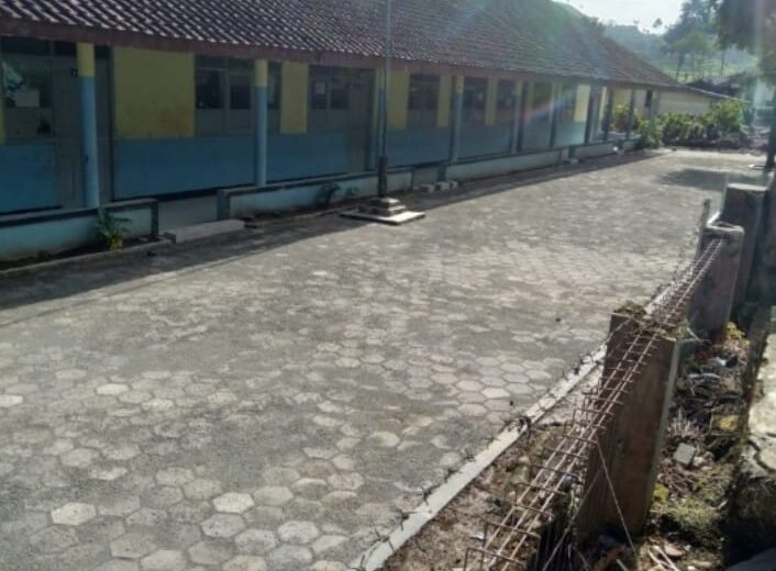 Lagi-Lagi Proyek Paping Blok Siluman Di SDN Sindang Reret Kec Ranca Bali Kab Bandung