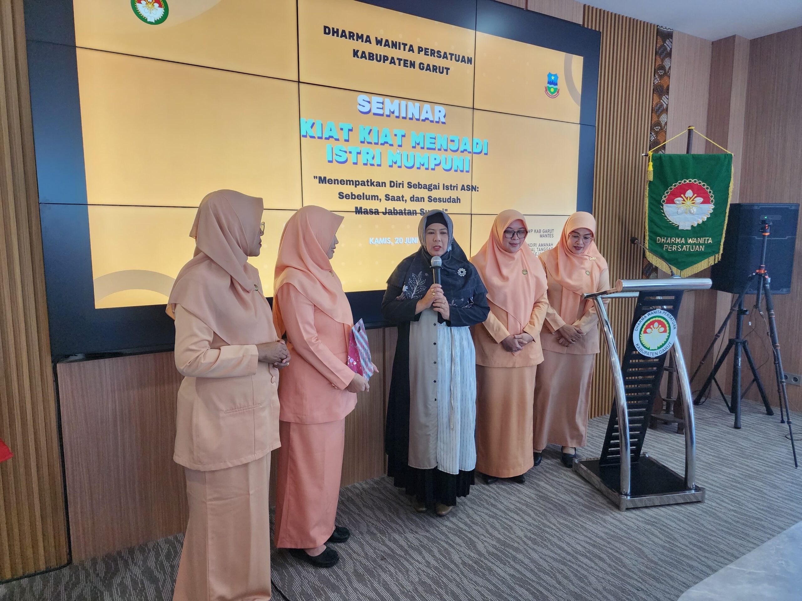 Lina Nurdin Yana : Dukungan Istri ASN Penting untuk Kinerja Suami