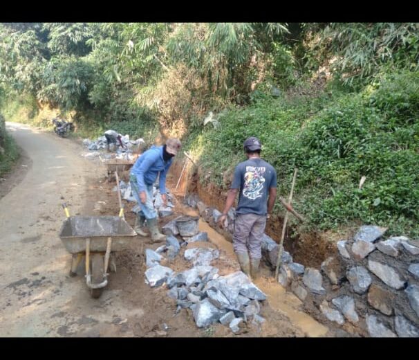 MUNCUL PROYEK SILUMAN DI JL KP PANGKALAN DESA SUKAWENING