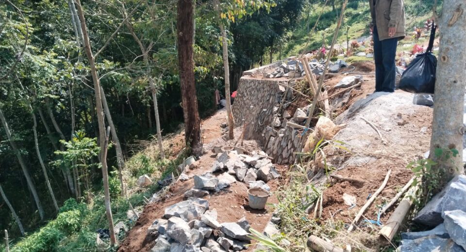 Pembangunan TPT TPU Cikoneng Cileunyi Kabupaten Bandung Kini Mulai disoal Warga Sekitar