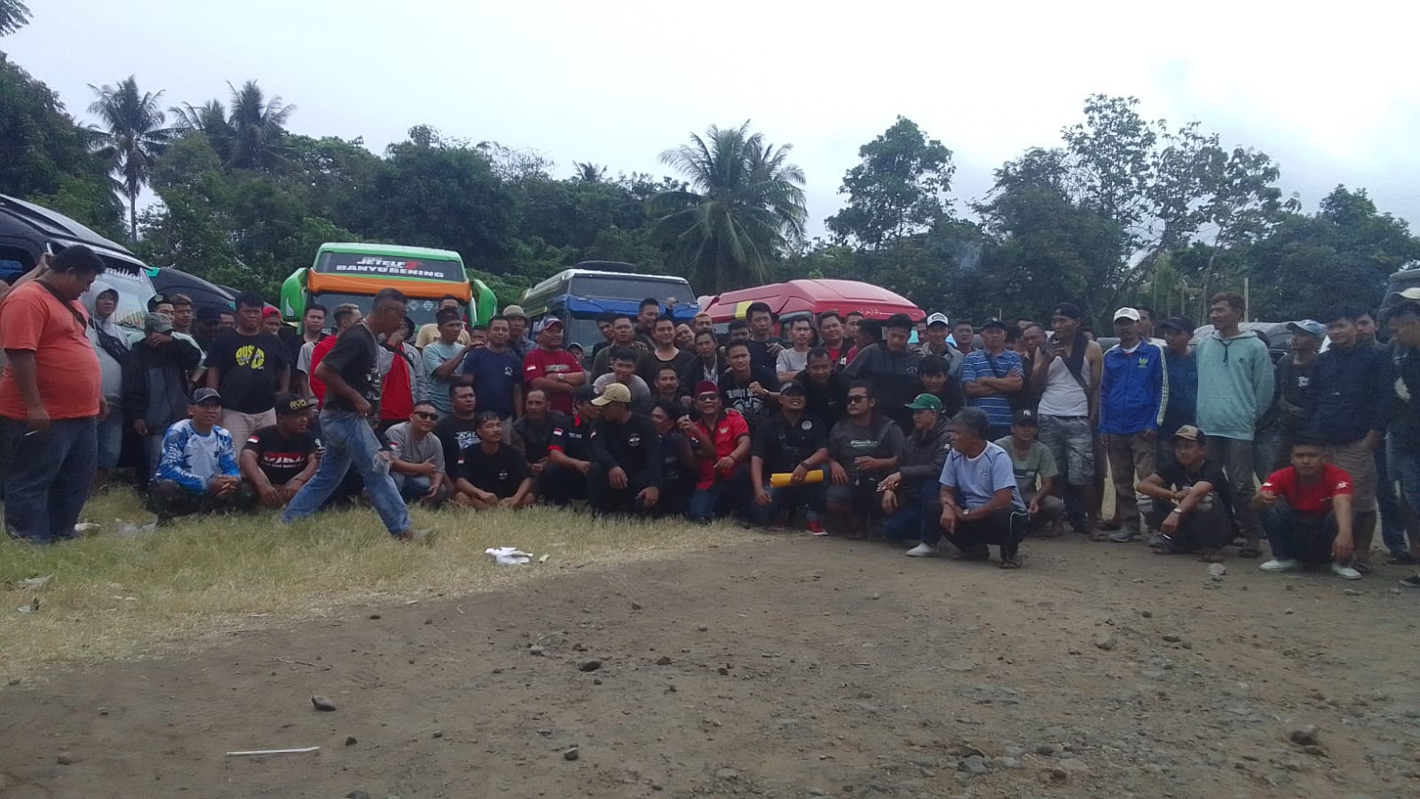 Puluhan Supir Mini Bus Mogok di Kecamatan Pameungpeuk, Garut