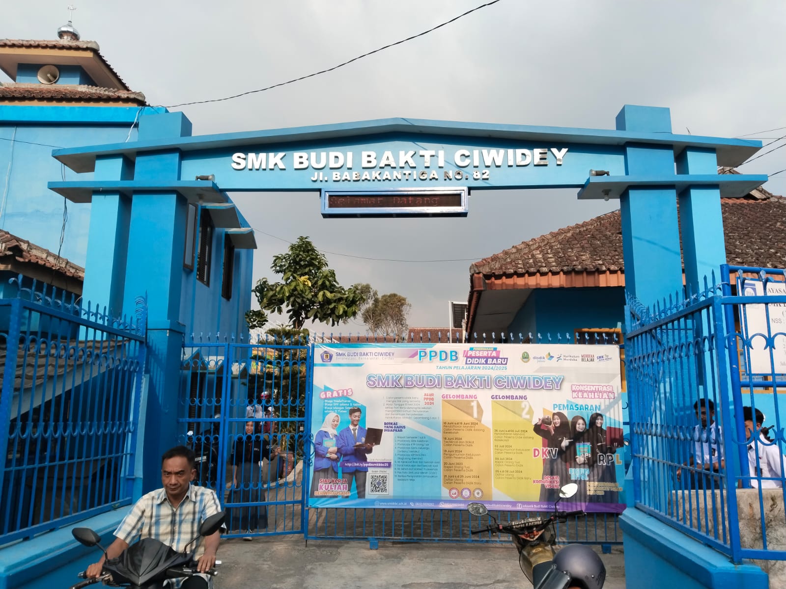 Pembangunan Ruang Kelas SMK Budi Bakti  Tanpa Papan Informasi