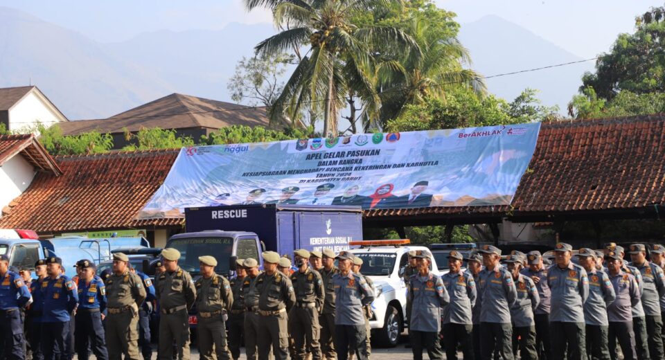 Kesiapsiagaan Menghadapi Bencana Kemarau di Garut, Pj Bupati Pimpin Apel Gelar Pasukan