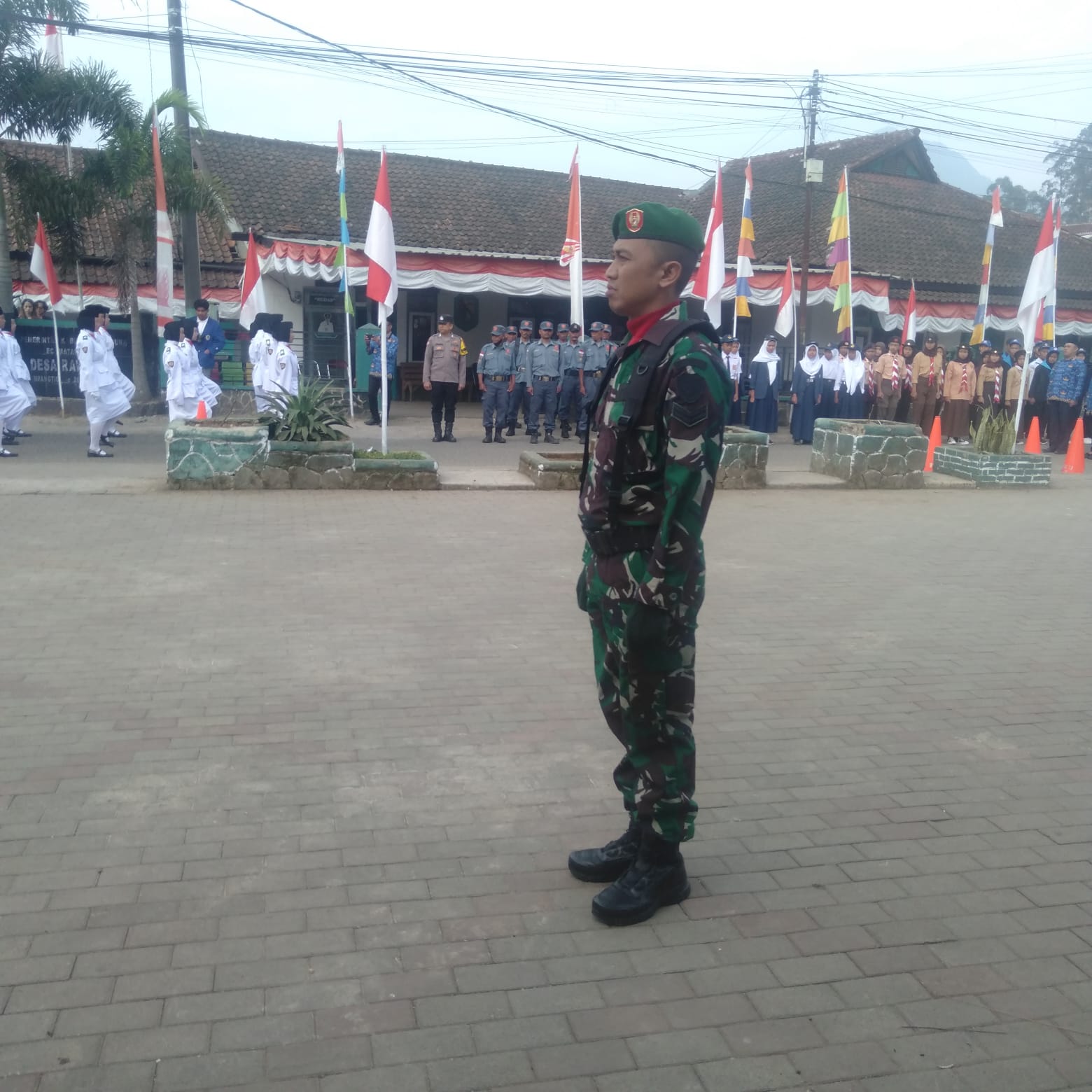 Kepala Desa Rawabogo Pimpin Upacara HUT RI Ke-79 Di Halaman Kantor Desa