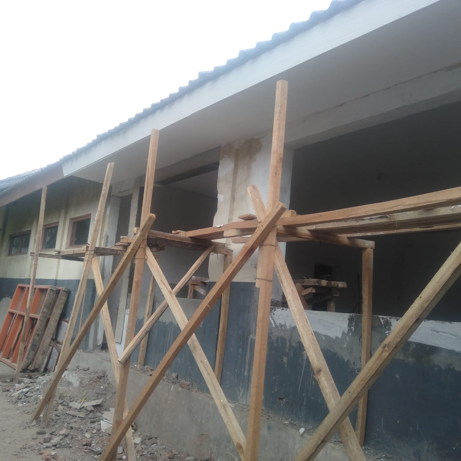 Diduga Akibat Proyek Siluman Pembangunan SDN Rancabali Terlantar Di Tinggal Pekerjanya
