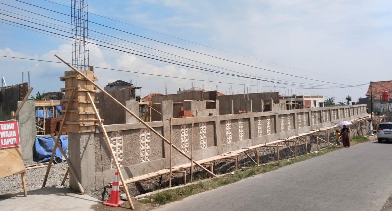 PEMBANGUNAN (USB) SMKN 1 RANCABALI CIWIDEY DIDUGA MELENCENG DARI SPEK