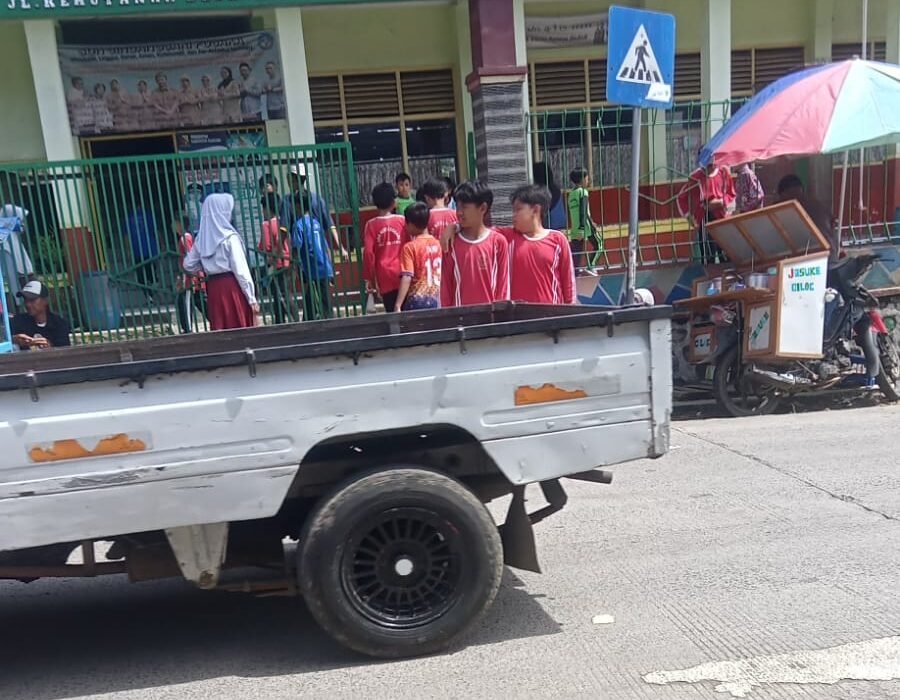 SD Negeri Sindangsari Tak Ada Zebra Cross Mengundang Bahaya