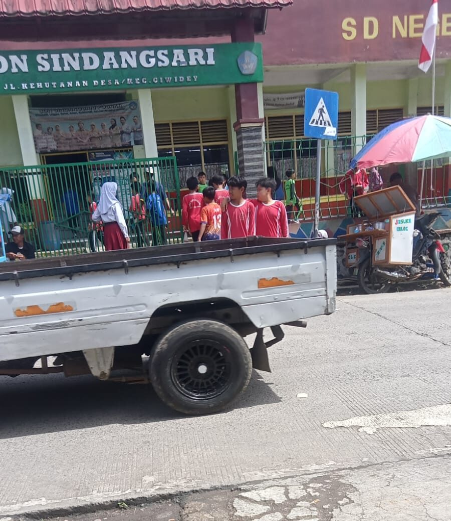 SD Negeri Sindangsari Tak Ada Zebra Cross Mengundang Bahaya