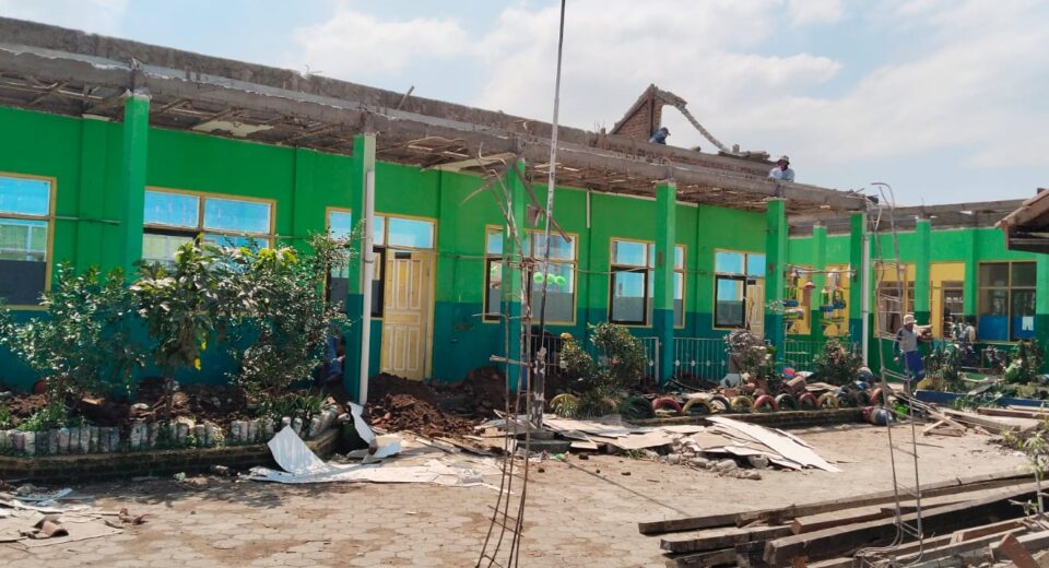 Awal 4 Hari Pembongkaran SDN Sapan 01/02 Dan Cipamokolan 4 Seperti Siluman