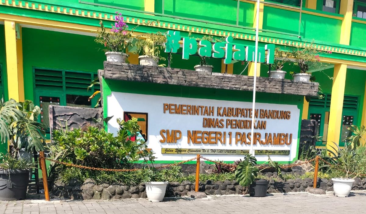 SMPN 1 Pasirjambu Dianggap Tertutup, Kepala Sekolah dan Jajarannya Diduga "Alergi" terhadap Wartawan