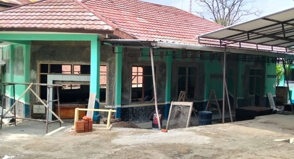 Diduga Minim Pengawasan, Pembangunan Rehab Kantor Kecamatan Pacet Di Kerjakan Asal Jadi