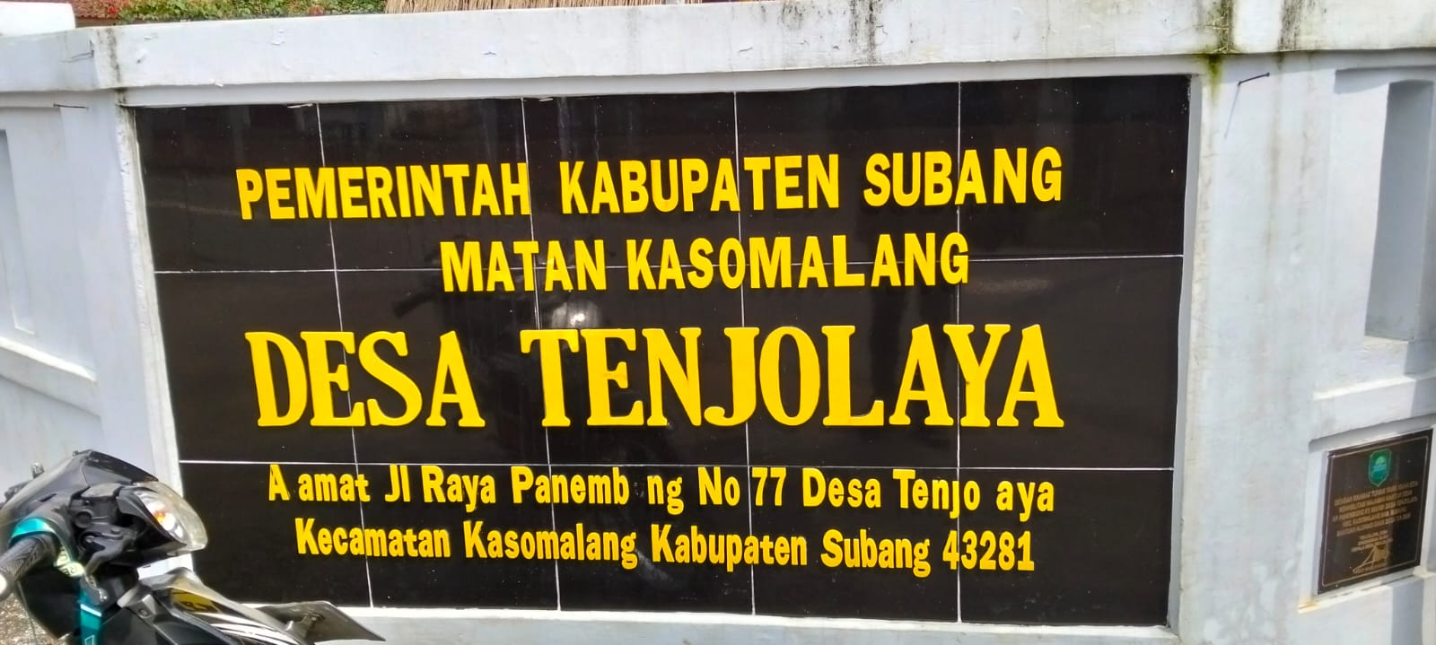 Sekdes, Staf Desa Tenjolaya Menghindar Dari Sorotan Jurnalis