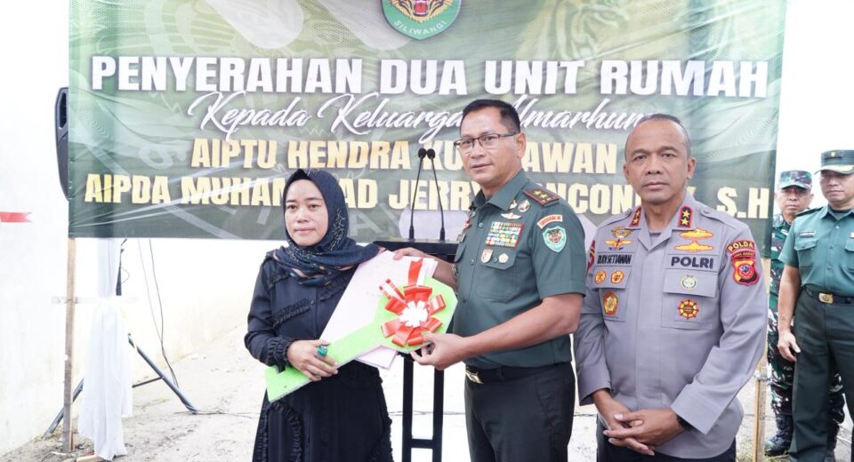 Pangdam III/Siliwangi Serahkan Santunan Rumah dan Motor kepada Ahli Waris Korban Kecelakaan Parongpong Kab Bandung Barat.