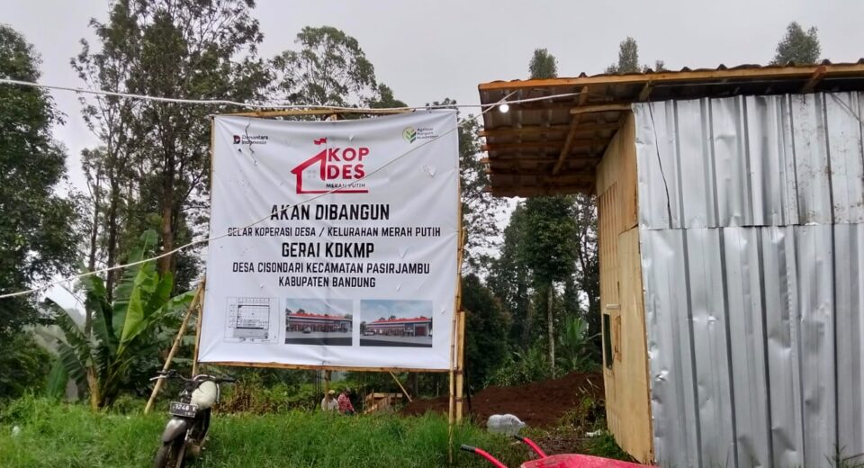 Pembangunan KDMP Desa Cisondari Berjalan 3 Minggu, Kades Keluhkan Tak Ada Informasi Publik