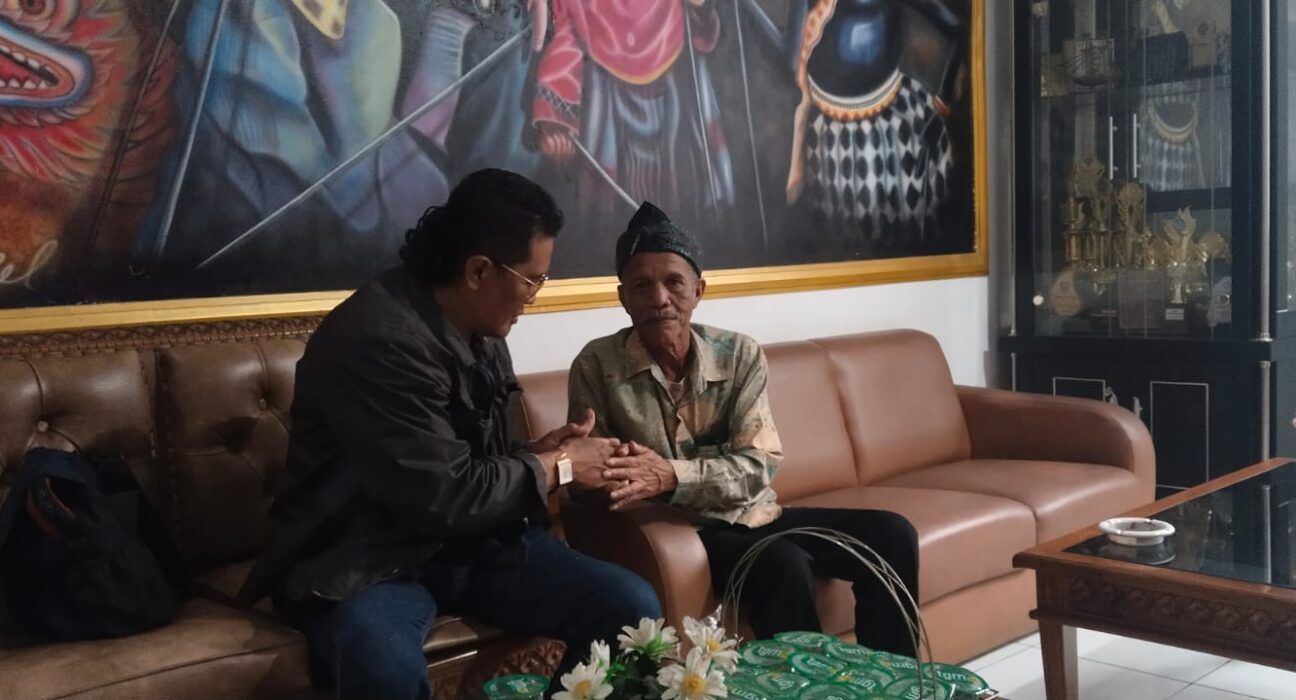 Pererat Sinergi di Hari Lebaran, Pimred Balance News Agus Abeng. Bersilaturahmi ke Kantor Desa Langonsari