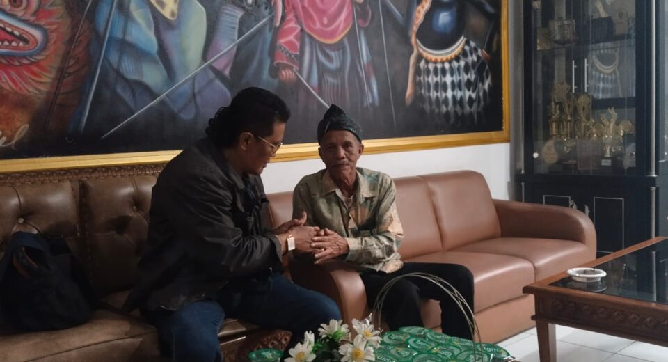 Pererat Sinergi di Hari Lebaran, Pimred Balance News Agus Abeng. Bersilaturahmi ke Kantor Desa Langonsari