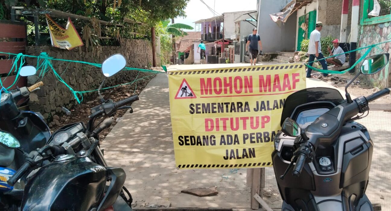 Warga Pertanyakan Transparansi Proyek Rabat Beton di Desa Mangunjaya