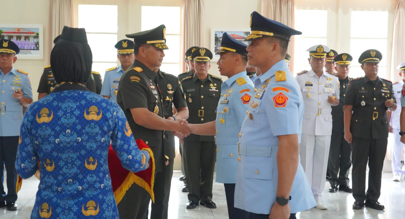 Mayjen TNI Kosasih, S.E., M.M., Pimpin Sertijab Kaskogartap II/Bdg