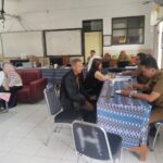 Warga Bojongmalaka Terima Bantuan Pangan: 20 Kg Beras dan 4 Liter Minyak Goreng