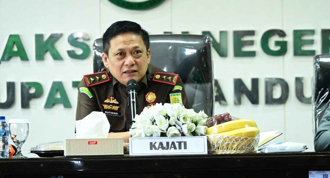 KAJATI JABAR MELAKUKAN KUNJUNGAN KERJA KE KEJAKSAAN NEGERI KABUPATEN BANDUNG