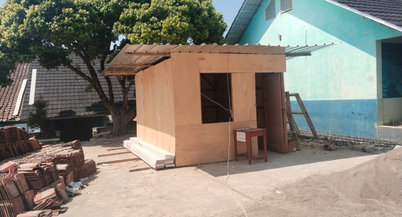 Papan Proyek Disembunyikan di Dalam Direksikit, Revitalisasi SMPN 1 Arjasari Dinilai Kurang Transparan dan Abaikan K3