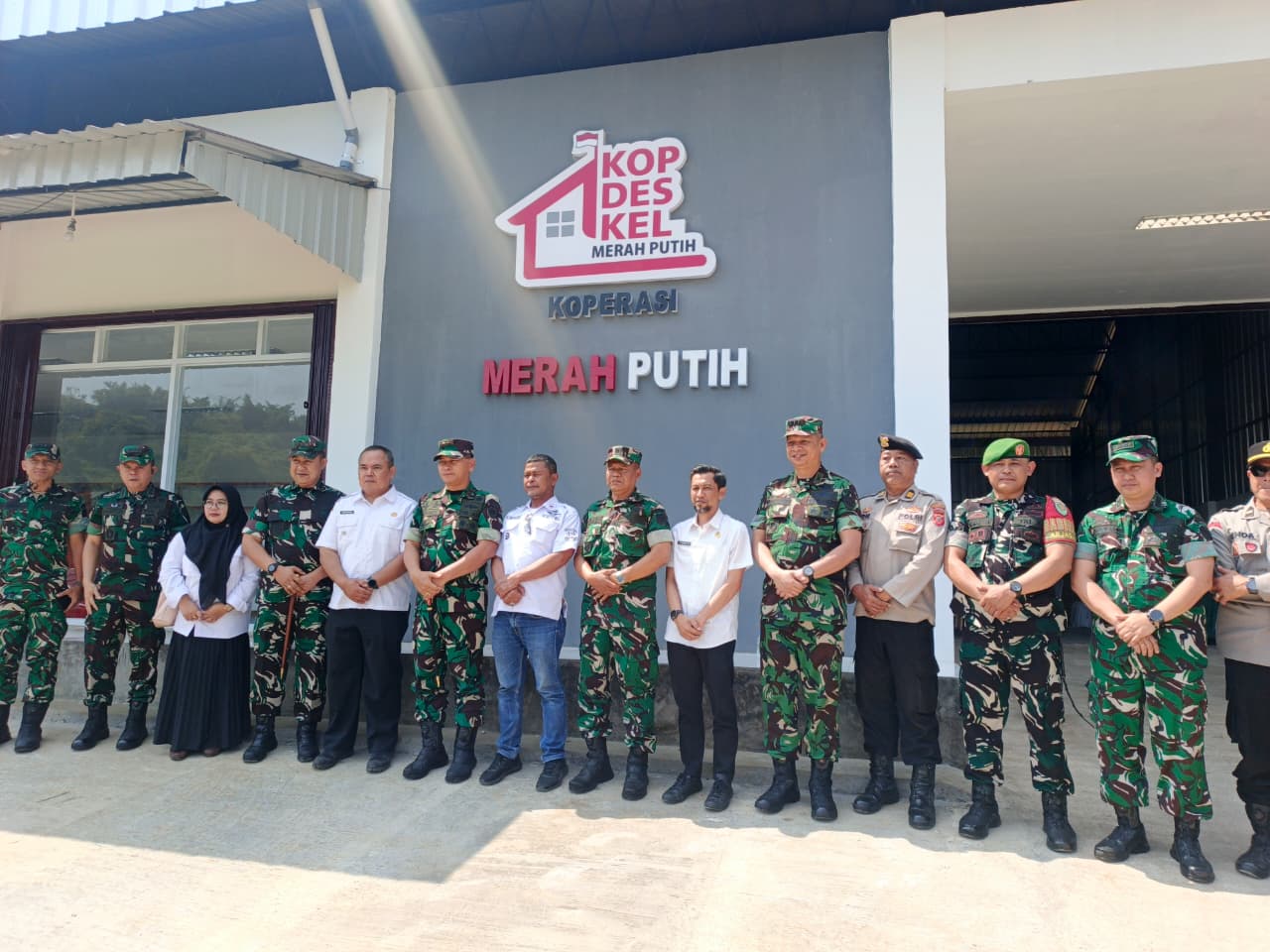 Camat Arjasari Mendampingi Pangdam lll/Siliwangi Dalam Giat Monitoring Gerai Koperasi Desa Merah Putih (KDMP)