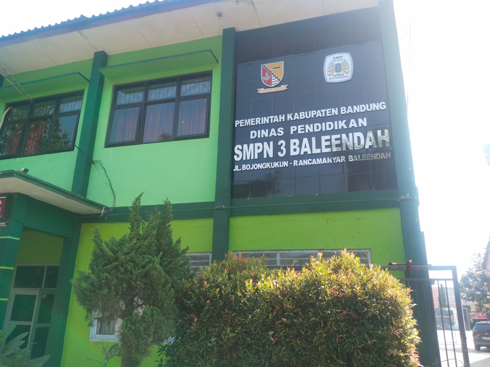 Diduga Arogansi Oknum Guru Halangi Tugas Jurnalistik di SMPN 3 Baleendah, Proyek Rehab Kelas Soroti Transparansi dan K3