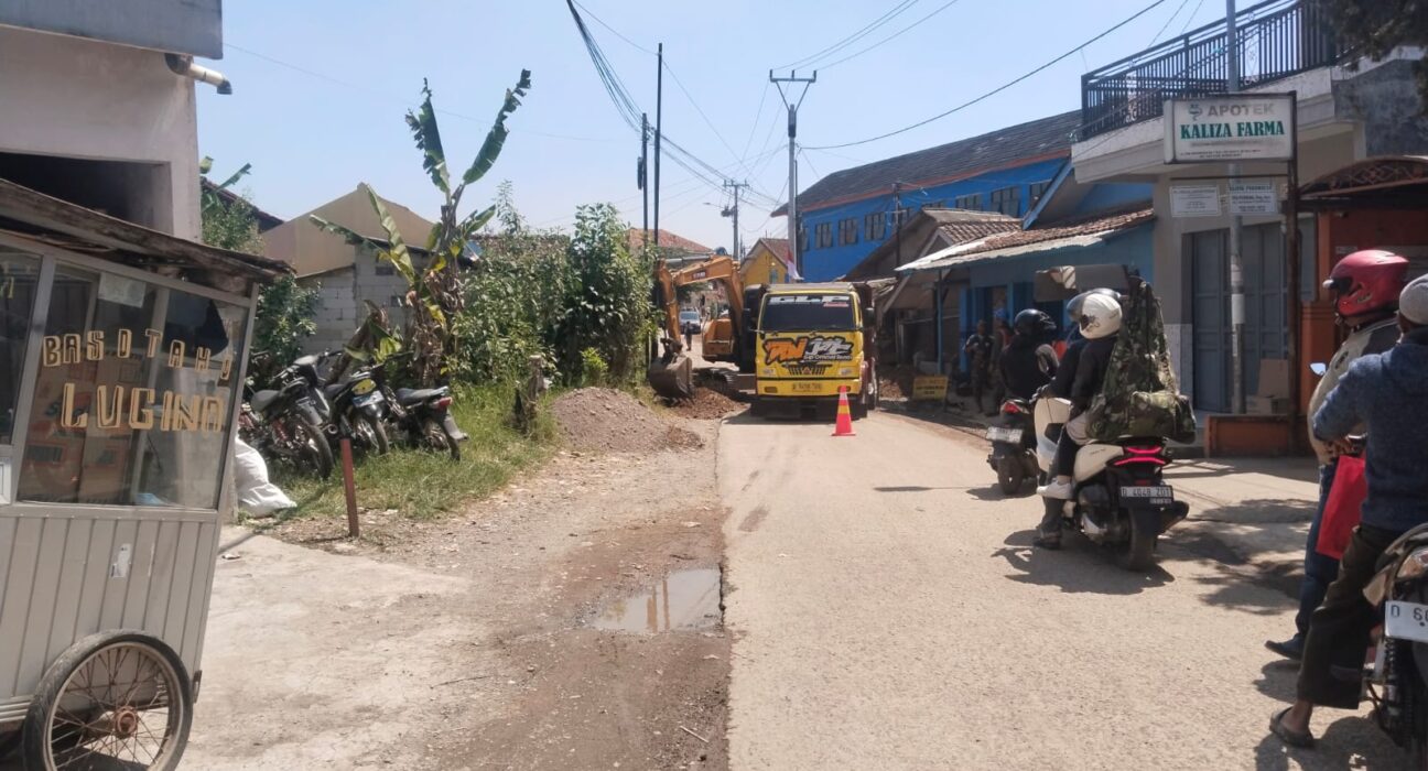 Pembangunan Jalan Ciririp–Bangsaya–Buninagara Disorot: Konsultan Pengawas dan Kontraktor Diduga Sulit Dikonfirmasi