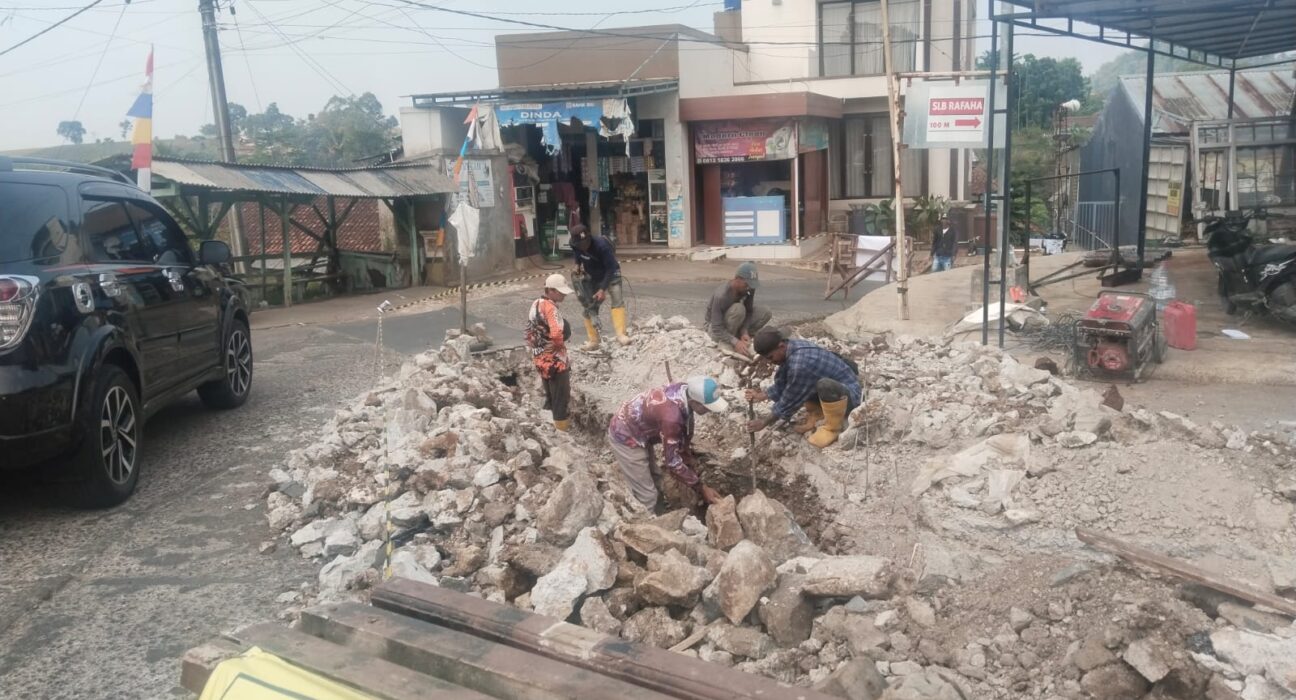 Tanpa Papan Informasi Proyek dan APD, Pembangunan Gorong-Gorong di Arjasari Disorot Publik