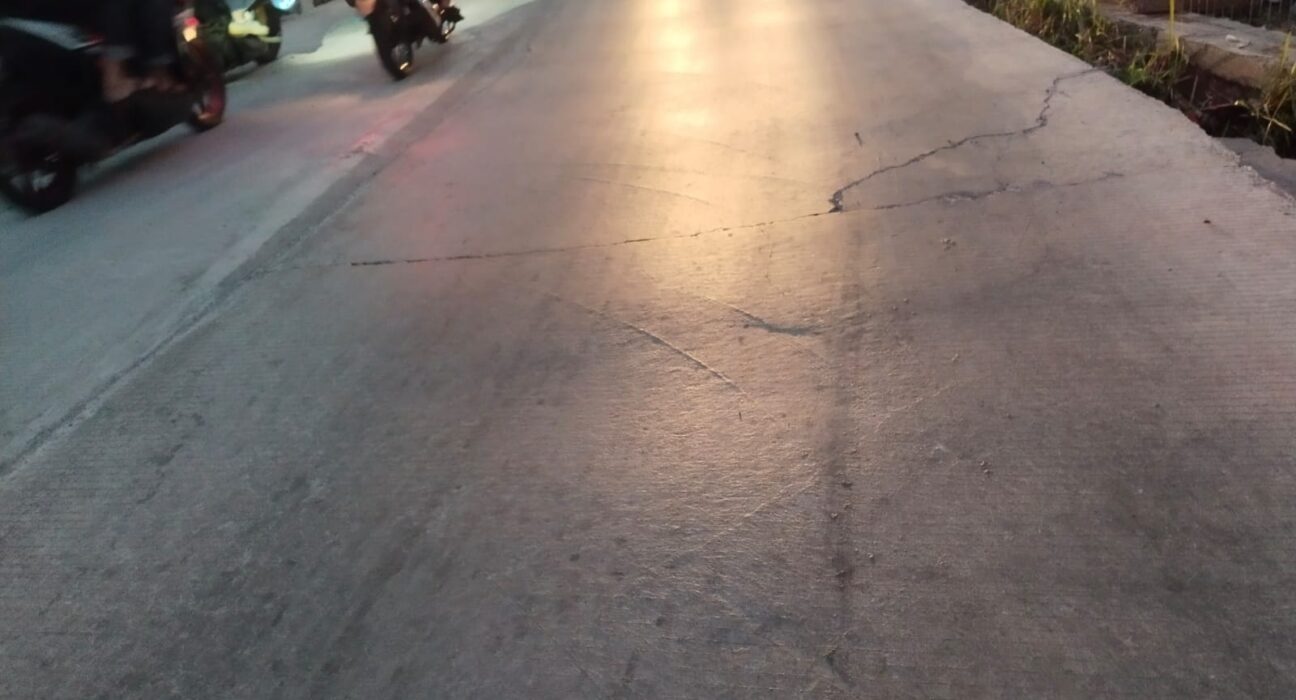 Baru Sebulan Selesai, Jalan Rabat Beton di Banjaran-Lebakwangi Sudah Retak dan Patah