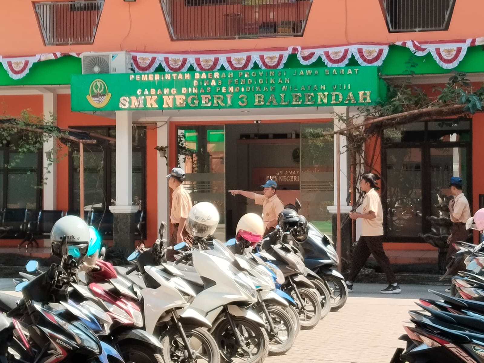 Ombudsman Tegaskan Larangan Jual Seragam, SMKN 3 Baleendah Diduga Lakukan Praktik Komersialisasi