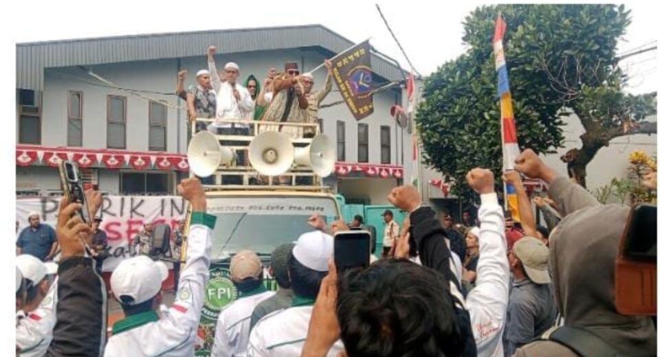 Warga Citeureup dan Ormas Islam Desak PT Inti Tirta Sari Makmur Hentikan Produksi Miras Secara Permanen