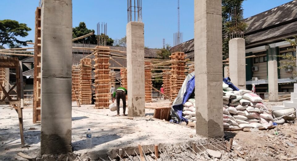 Proyek Pembangunan Gedung Diskominfo Kab. Bandung Disoal: K3 Diabaikan, Pejabat DPUTR Terkesan Sulit Ditemui