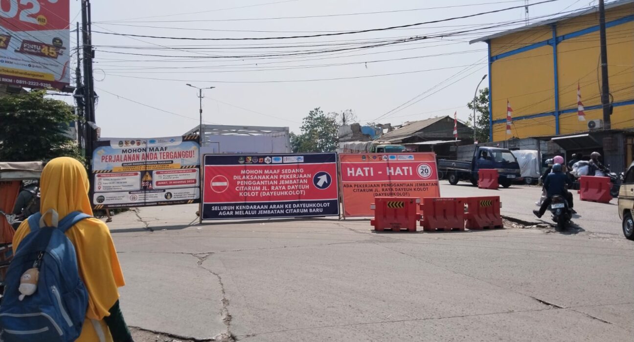Proyek Penggantian Jembatan Citarum Dayeuhkolot Dimulai, Pengalihan Arus Lalu Lintas Diberlakukan