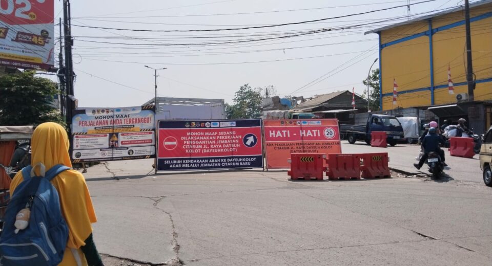 Proyek Penggantian Jembatan Citarum Dayeuhkolot Dimulai, Pengalihan Arus Lalu Lintas Diberlakukan