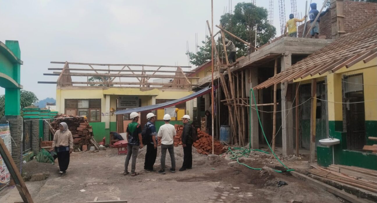 Dinas Pendidikan Kabupaten Bandung Tinjau Program Revitalisasi SDN 2 Arjasari untuk Pastikan Transparansi dan Kualitas Bangunan