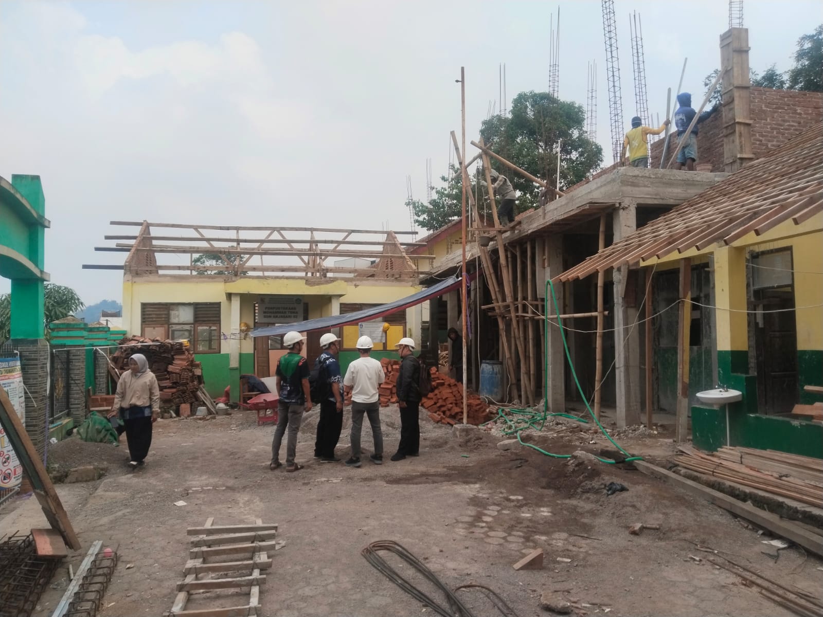 Dinas Pendidikan Kabupaten Bandung Tinjau Program Revitalisasi SDN 2 Arjasari untuk Pastikan Transparansi dan Kualitas Bangunan