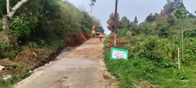 Pembangunan Pelebaran Jl. Baru Sampeu Disorot Publik, Diduga Tidak Transparan
