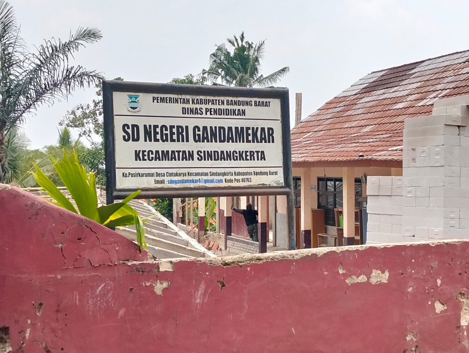 Program Revitalisasi SD Negeri Gandamekar Disorot, Kepemimpinan Kepala Sekolah Pertanyakan Transparansi Publik