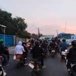Proyek Penggantian Jembatan Citarum Pemicu Kemacetan Parah di Dayeuhkolot, Dinding Proyek Diwarnai Coretan Kritik