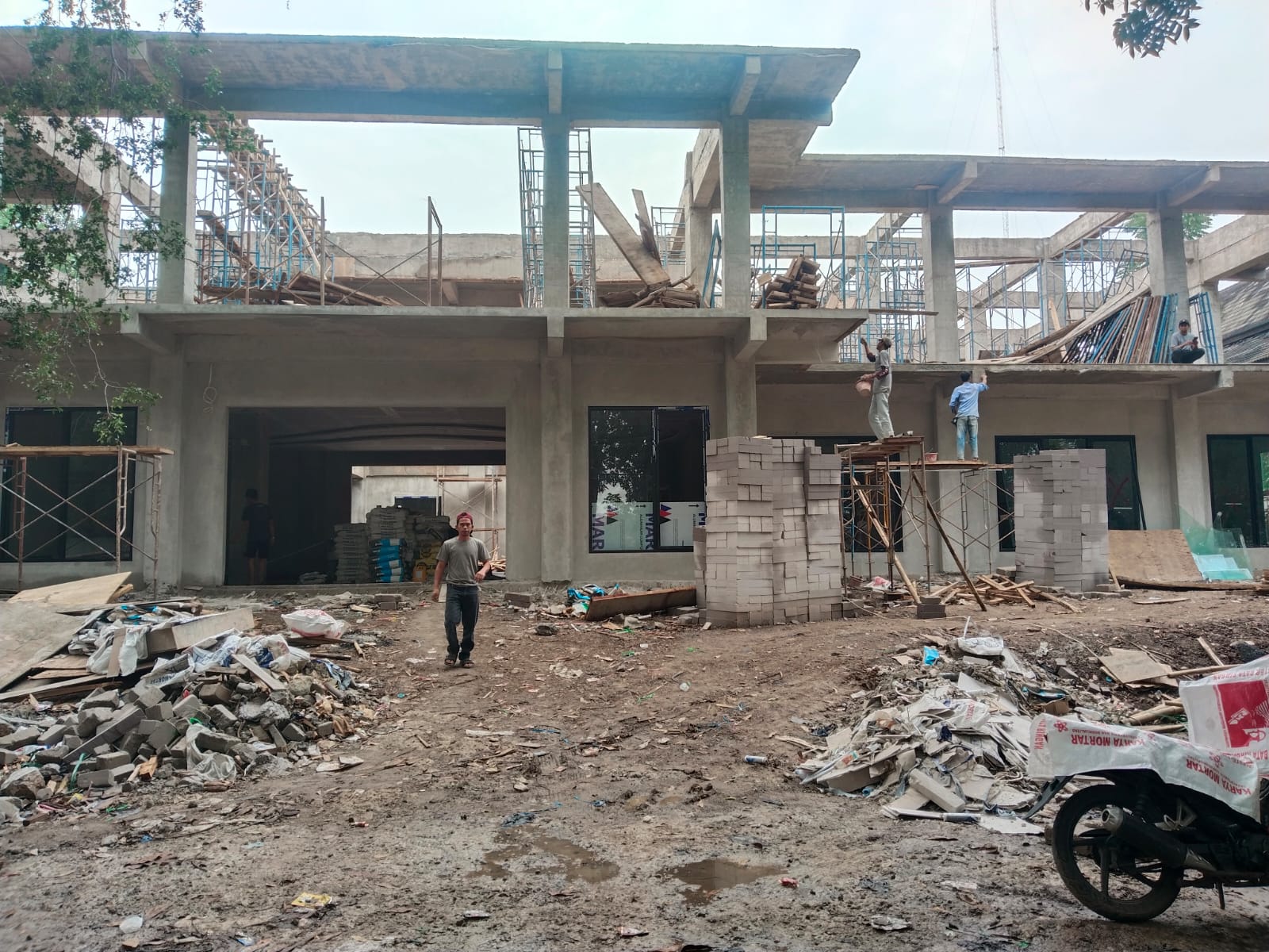 Proyek Pembangunan Gedung Diskominfo senilai Rp 7,9 Miliar Abaikan K3, Pengawas Diduga Tak Ada di Lokasi
